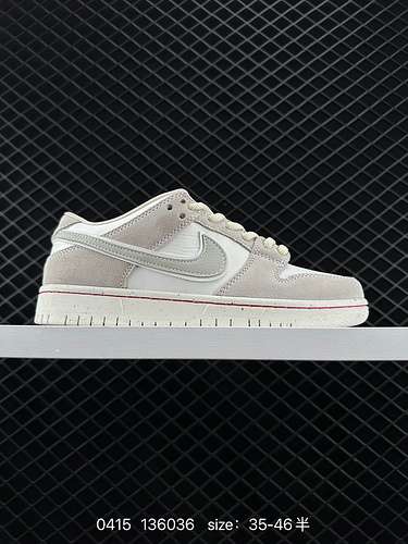 8 Nike SB Dunk Low Love Found City of Love L'intero paio di scarpe è presentato in una combinazione 