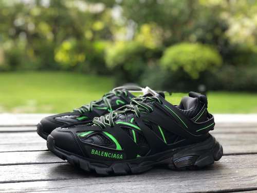 Balenciaga 30 nere e verdi Balenciaga Triple S scarpe da papà Balenciaga