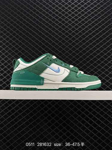 6 Lo Swoosh Nike sul lato interno di NK Dunk Low Disrupt 2 è delineato con cuciture Il design più ac