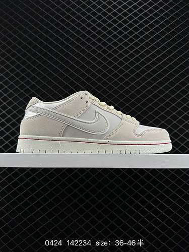 7 Nike SB Dunk Low quotLove Foundquot City of Love L'intero paio di scarpe è presentato in una combi