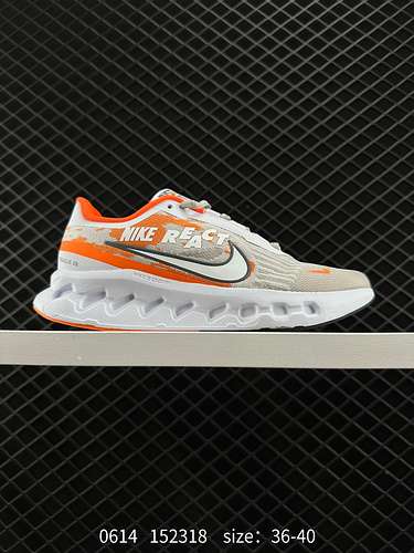 9 NikeScarpe da uomo e da donna Nike integrate con spugna per lo styling all'interno della versione 