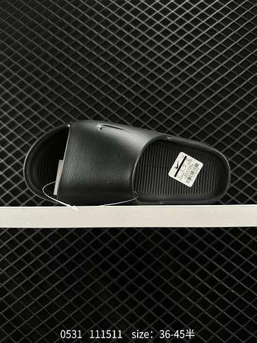 Nike Calm Slide Articoli estivi Pantofole Le nuove pantofole Nike Calm Slide usciranno anche questo 