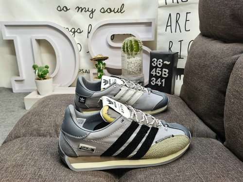 341Dadidas Questa serie presenta anche