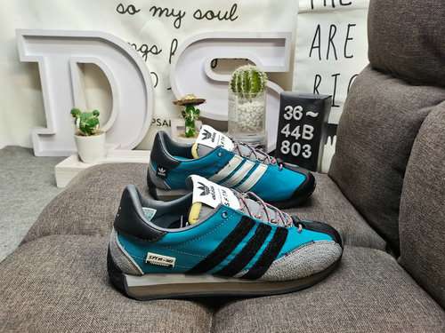 803Dadidas Questa serie presenta anche