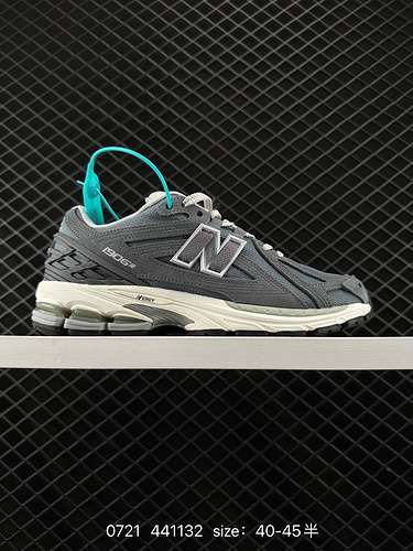 6 Serie New Balance M96 Articoli retrò, le preziose scarpe da papà sono sovrapposte a elementi retrò