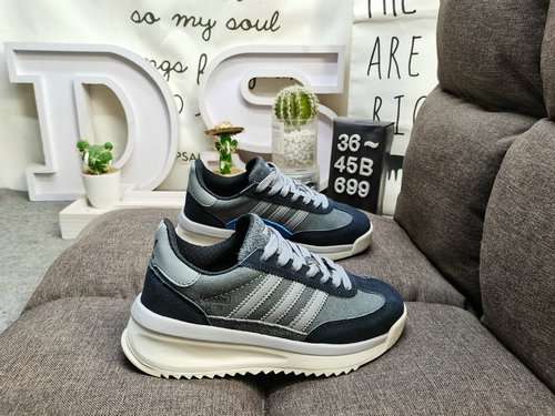 699DLa serie di sneaker retrò di Adidas è popolare in tutto il mondo Cavalcando quest'onda, il march