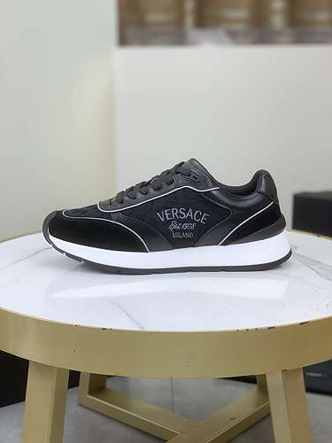 Scarpe uomo Versace Codice 0513D60 Taglia 3845 38 e 45 devono essere personalizzate e non possono es