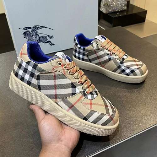 Scarpe da uomo e da donna Burberry Codice 0809C40 Taglia donna 3540 uomo 3946 taglia su misura 46 no