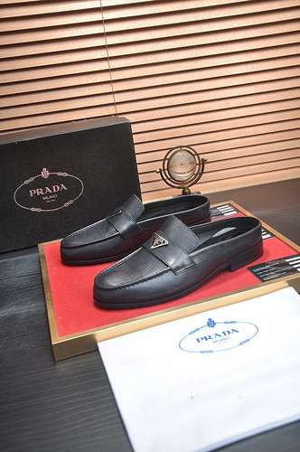 Scarpe uomo Prada Codice 0808B70 Taglia 3844 personalizzata sulla taglia 45 non rimborsabile