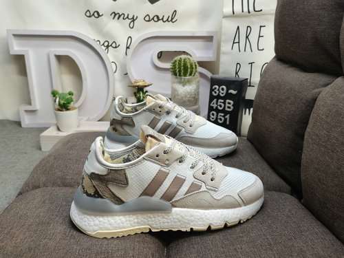 951D livello aziendale Adidas Nite Jogger 2019 Boost codice a barre tono terra Wang Jiaer modello di