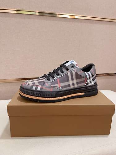 Burberry Scarpe Uomo Codice 0812B40 Taglia 3844 personalizzabile a 45 non rimborsabile