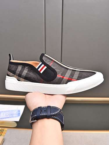 Scarpe uomo Burberry Codice 0814B20 Taglia 3844 45 personalizzate