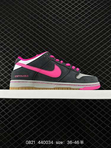 7 NIKE DUNK SB LOW Dunk SB come suggerisce il nome ha una classica linea di sangue Dunk e inietta pi