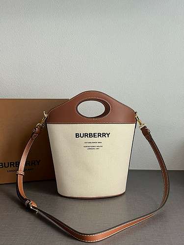 BURBERRY Borsa a secchiello Borsa da donna Burberry Borsa a tracolla Burberry Borsa importata in pel