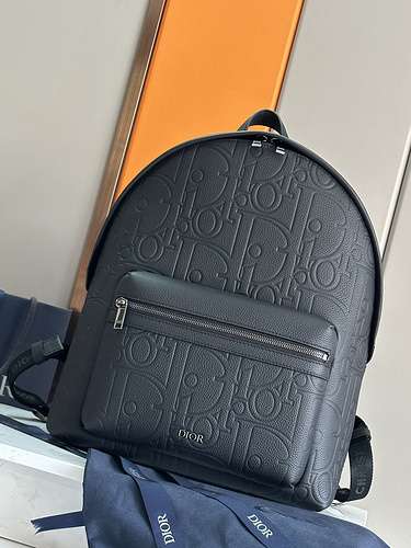 Zaino DIOR La borsa da uomo Dior e la borsa a tracolla Dior sono realizzate in pelle originale impor