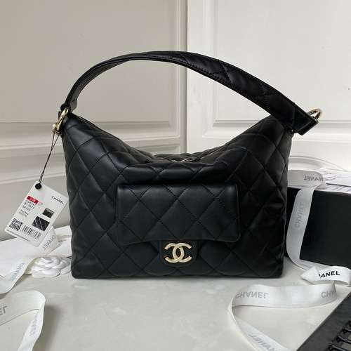 Borsa da ascella Chanel Borsa da donna Chanel Borsa a tracolla Chanel realizzata in pelle originale 