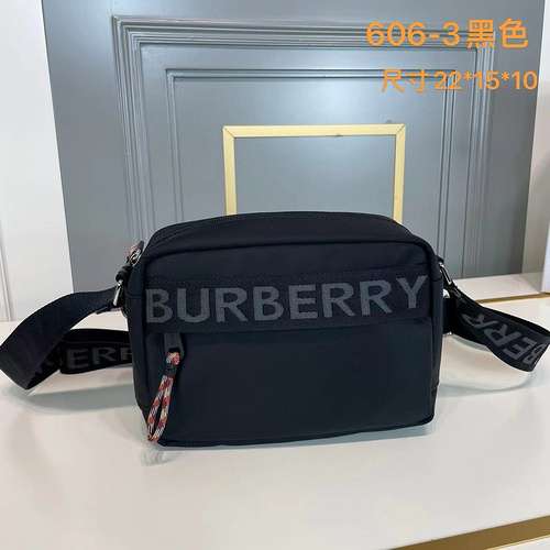 Borsa a tracolla Burberry Borsa da uomo Burberry Borsa a tracolla Burberry realizzata in pelle bovin