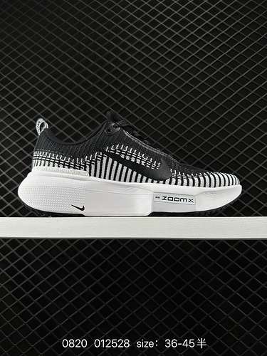 4 Nike ZOOMX INVINCIBLE RUN FK 3 scarpe sportive dallo stile funzionale con suola spessa e scarpe da