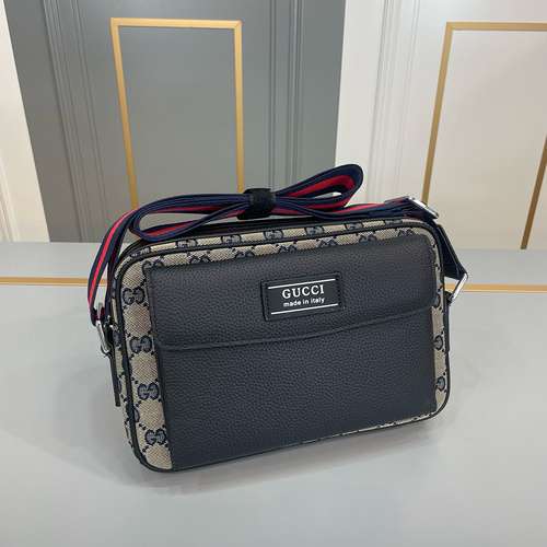 Borsa per fotocamera GUCCI Borsa da uomo Gucci Borsa a tracolla Gucci realizzata in pelle bovina ori