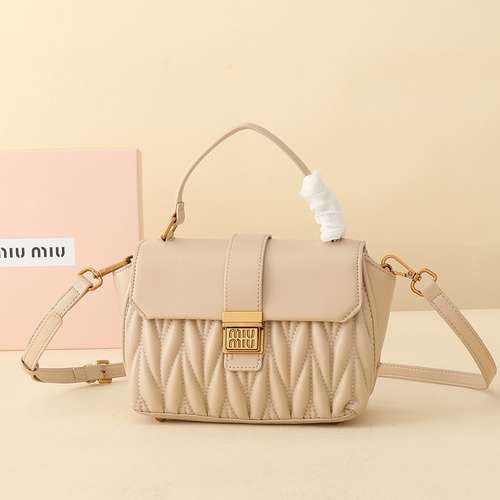 Borsa MiuMiu Borsa da donna Miu La borsa a tracolla Miu Miu adotta pelle bovina originale importata,