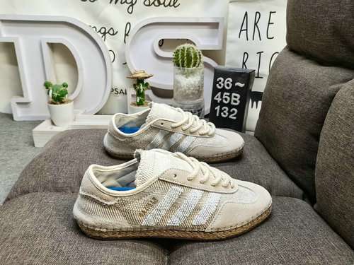 132DCLOT sx adidas Gazelle quotHalo Ivoryquot CLOTs Gazelle quotHalo Ivoryquot incarna l'eccellenza 