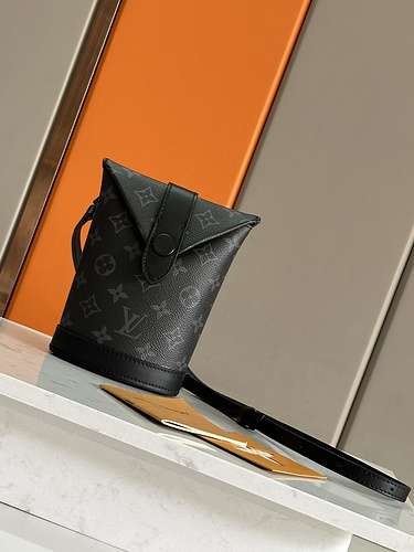 Borsa a tracolla LOUIS VUITTON Borsa da uomo LV Borsa a tracolla LV Louis Vuitton adotta pelle origi