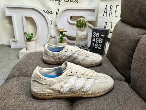 182DCLOT sx adidas Gazelle quotHalo Ivoryquot CLOTs Gazelle quotHalo Ivoryquot incarna l'eccellenza 