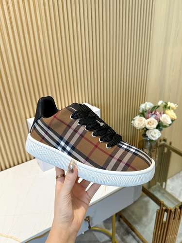 Scarpa uomo Burberry codice 0825C40 Taglia Uomo 3945 45 personalizzata