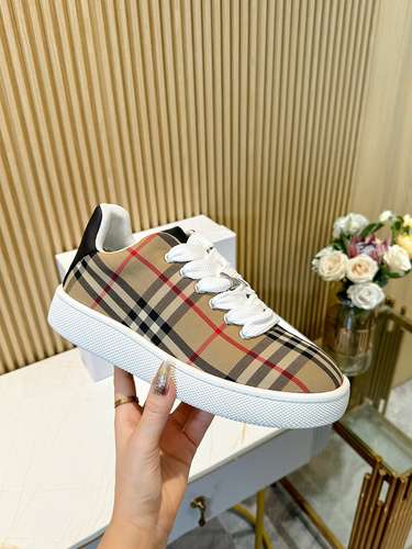 Scarpa uomo Burberry codice 0825C40 Taglia Uomo 3945 45 personalizzata