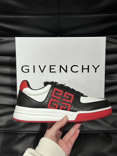 Scarpa uomo Givenchy codice 0704B60 Taglia 3844 45 personalizzata