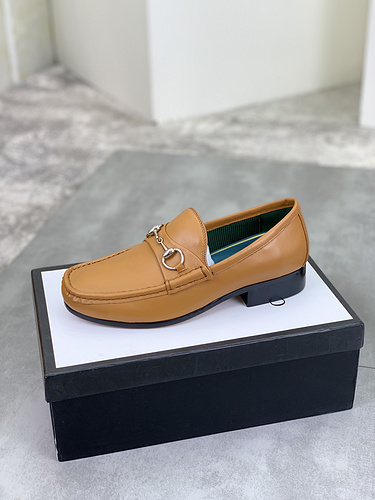 Scarpa uomo Gucci codice 6B8 misura384