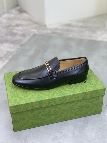 Scarpa uomo Gucci codice 6B8 misura384