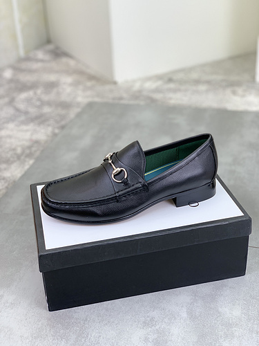 Scarpa uomo Gucci codice 6B8 misura384