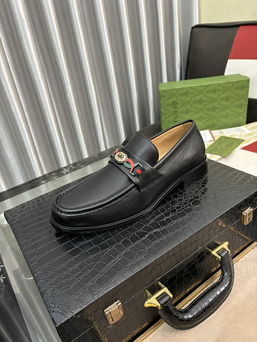 Scarpa uomo Gucci codice C2 Taglia3844