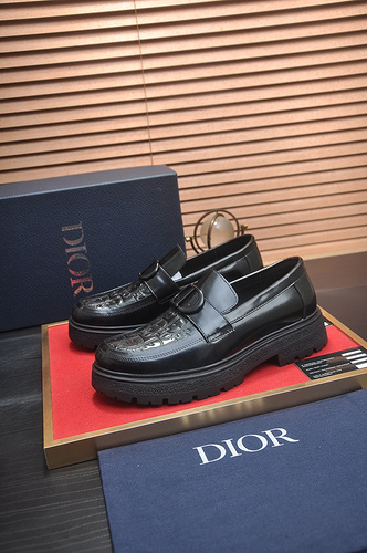 Le scarpe da uomo Dior codice 2B8 Taglia38444 possono essere personalizzate