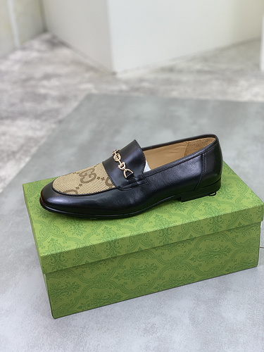 Scarpa uomo Gucci codice 6B8 misura384