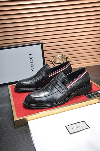 Le scarpe da uomo Gucci codice 2B8 Taglia38444 possono essere personalizzate