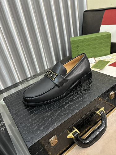 Scarpa uomo Gucci codice C2 Taglia3844