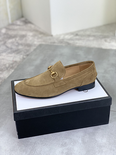 Scarpa uomo Gucci codice 6B8 misura384