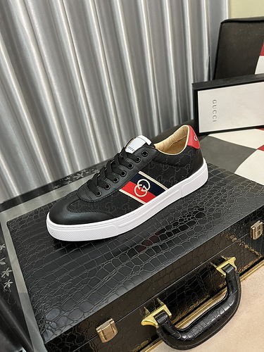 Scarpa uomo Gucci codice 92B3 Taglia3844