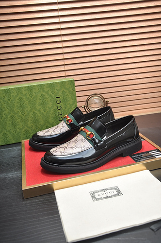 Scarpe da uomo Gucci Codice 23C Taglia 38444 Personalizzate