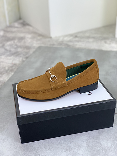 Scarpa uomo Gucci codice 6B8 misura384