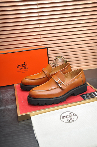 La scarpa da uomo Hermes codice 76C2 Taglia38444 può essere personalizzata