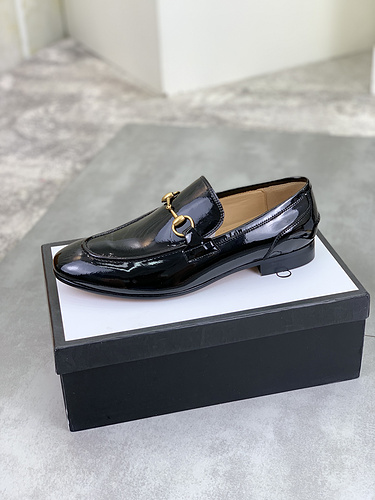 Scarpa uomo Gucci codice 6B8 misura384