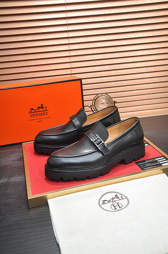 La scarpa da uomo Hermes codice 76C2 Taglia38444 può essere personalizzata