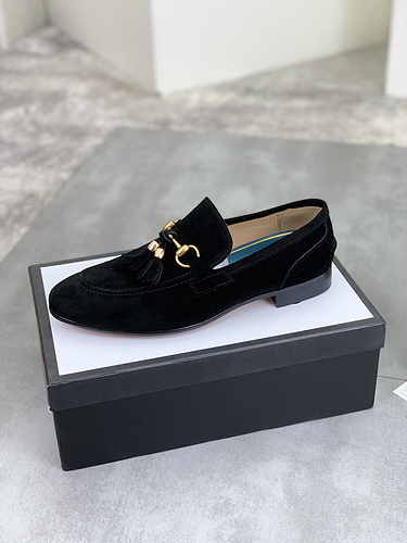 Scarpa uomo Gucci codice 6B8 misura384