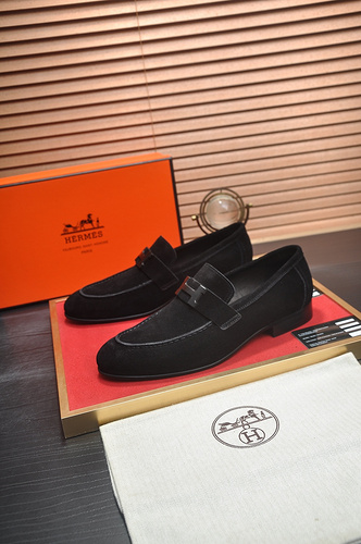 La scarpa da uomo Hermes codice 76C Taglia38444 può essere personalizzata