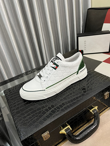 Scarpa uomo Gucci codice 92B4 Taglia3844