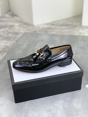 Scarpa uomo Gucci codice 6B8 misura384