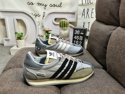 1D62Cadidas X song for the mute collaborazione adidas Originals e il marchio di moda Song for the mu